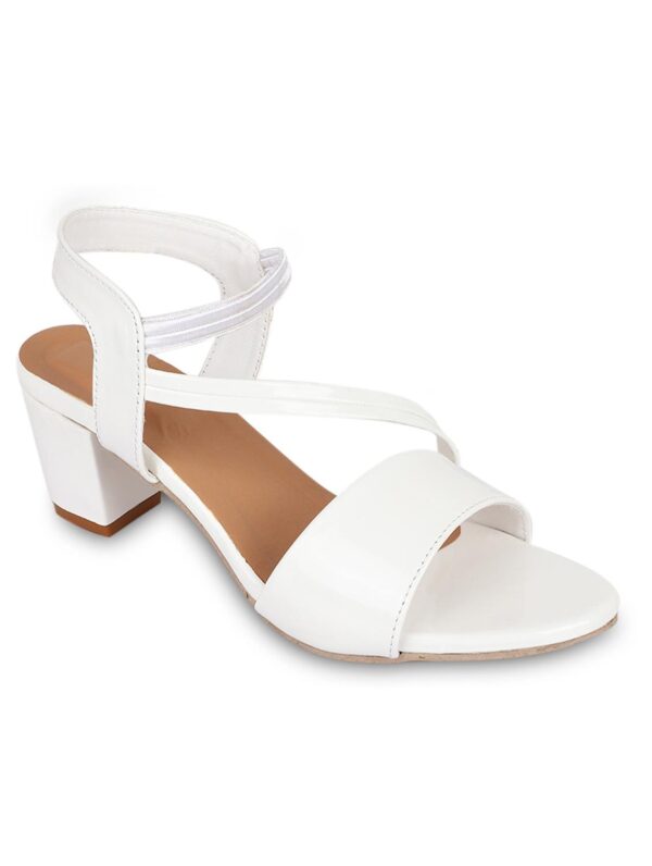 White ankle shoe for women