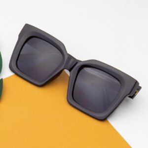 Iconic square sunglass