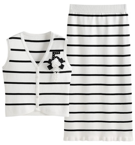 Korean Vintage 2-Piece Set Breathable V-Neck Top and Floral Printed Knitted Hip Skirt Wholesale Clothing